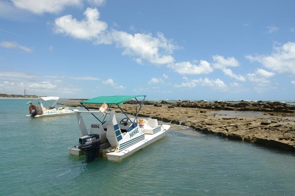 Passeio de lancha em Alagoas